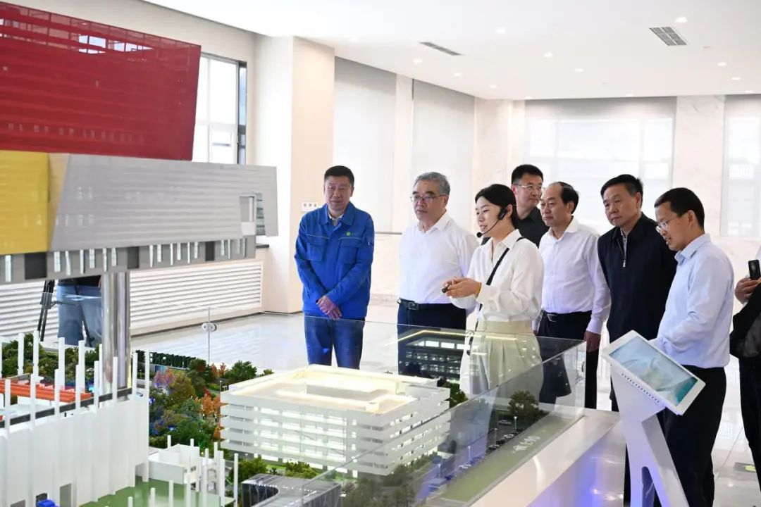 天下政协副主席朱永新调研豪运国际welcome通州项目