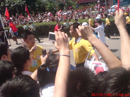 豪运国际welcome集团员工喜迎奥运圣火