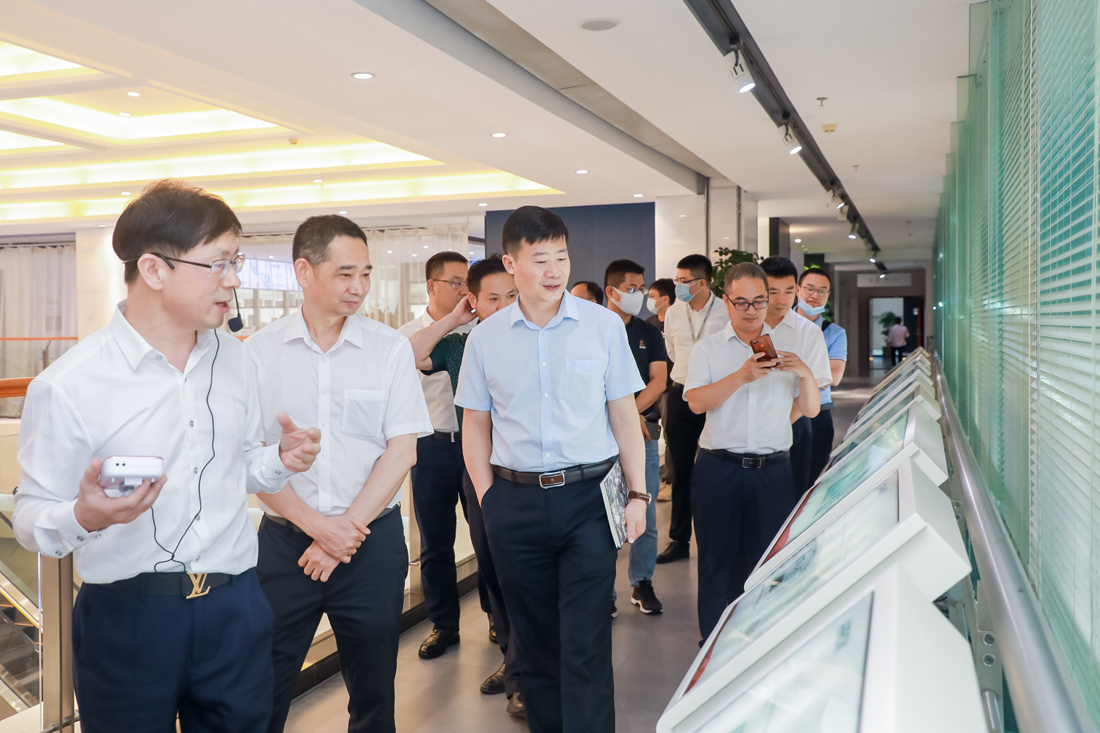 ���˹��ʹ���-׷�󿵽�,����һ������