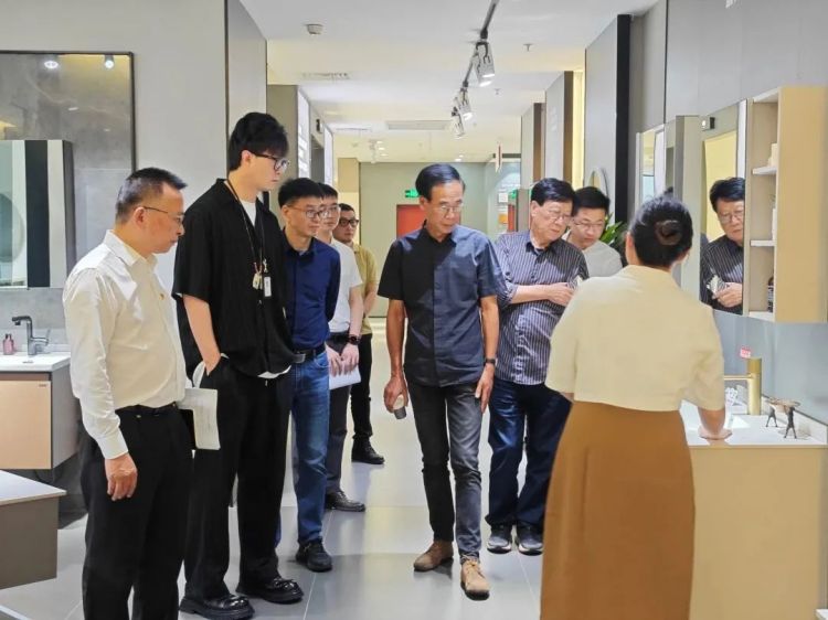 ���˹��ʹ���-׷�󿵽�,����һ������