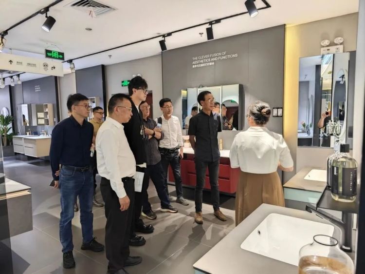 ���˹��ʹ���-׷�󿵽�,����һ������