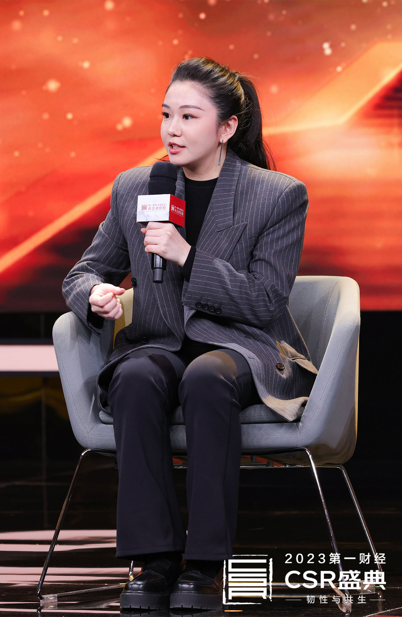 ���˹��ʹ���-׷�󿵽�,����һ������