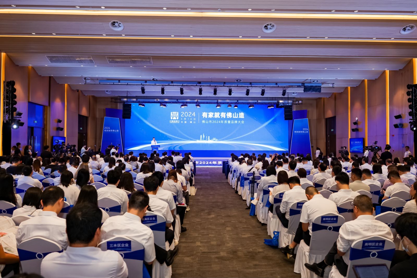 ���˹��ʹ���-׷�󿵽�,����һ������